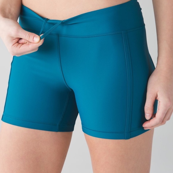 Lululemon Reach The Beach Short Tofino Teal Size 8 - Picture 1 of 7